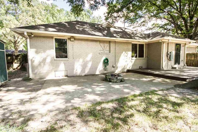 Photo - GORGEOUS SPACIOUS CORNER LOT HOME FOR RENT