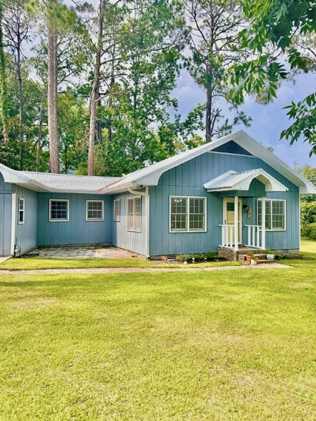 Building Photo - featuring an open layout - rent to own!