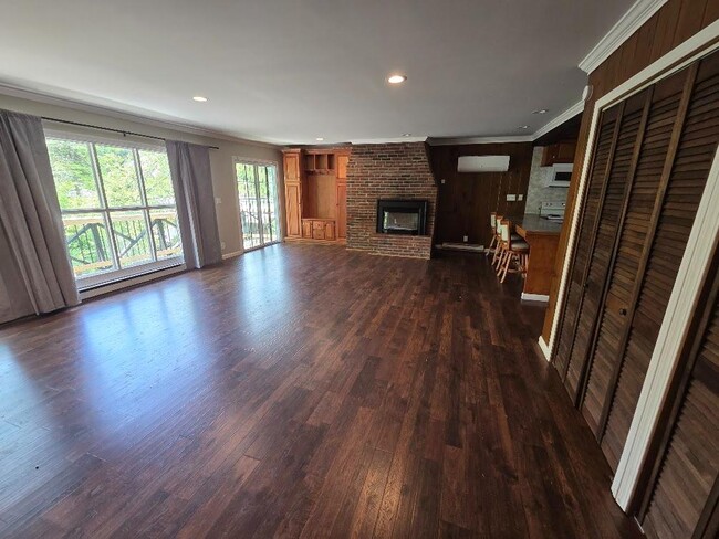 Photo - 2043 Cardner Rd