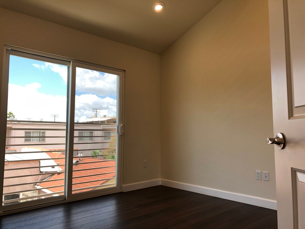 bedroom 3 - 1137 Melrose Ave Unit 1