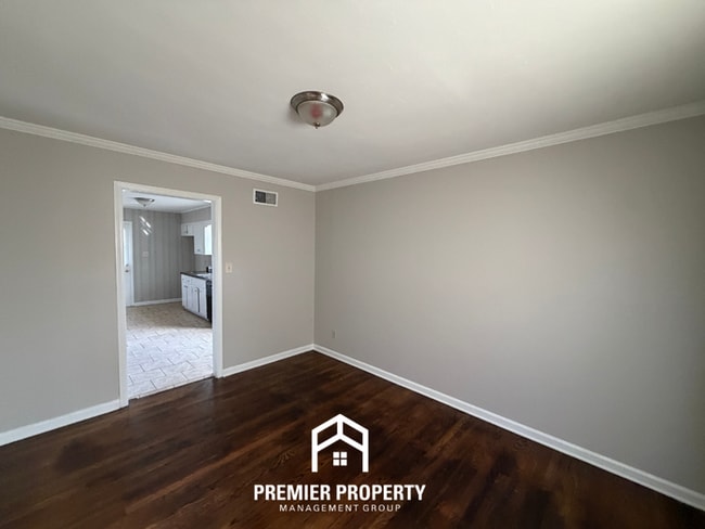 Photo - 1744 Myrna Ln