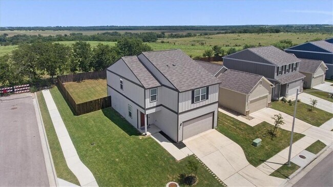 Photo - 6500 Routenburn St