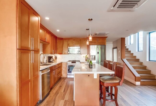 Photo - 745 Island Ct