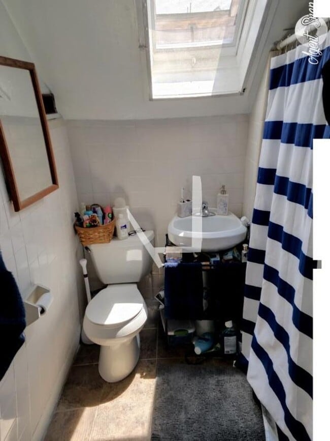 Photo - 208 Kelton St