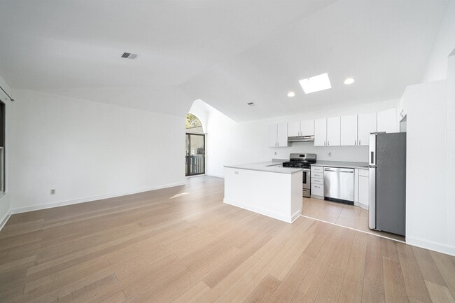 79 Sherman Pl Unit 2