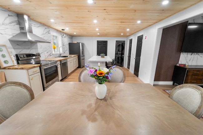 Photo - 156 Essex St