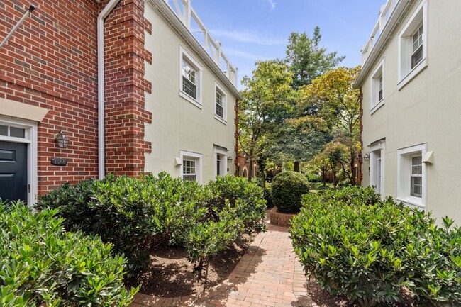 Photo - Available Now! Updated //3 Bedroom 2.5 Bat...