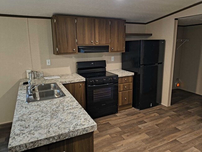 Building Photo - 112 Southlake Dr.