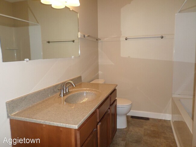 Photo - 2 br, 1 bath House - 2028 Shirley