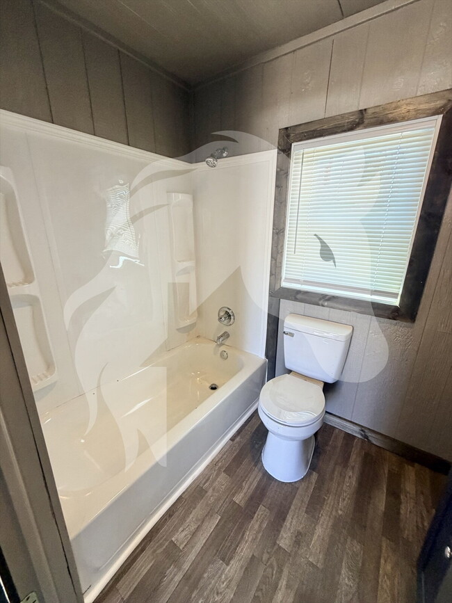 Photo - "Charming Studio Retreat at 334 1/2 South Pine Street, Ponca City!"