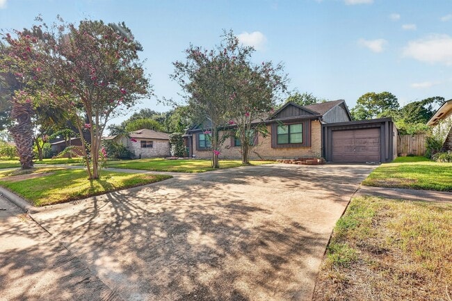Building Photo - 9223 Tooley Dr
