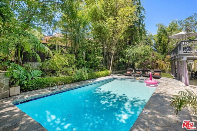 Building Photo - 16684 Calneva Dr Rental