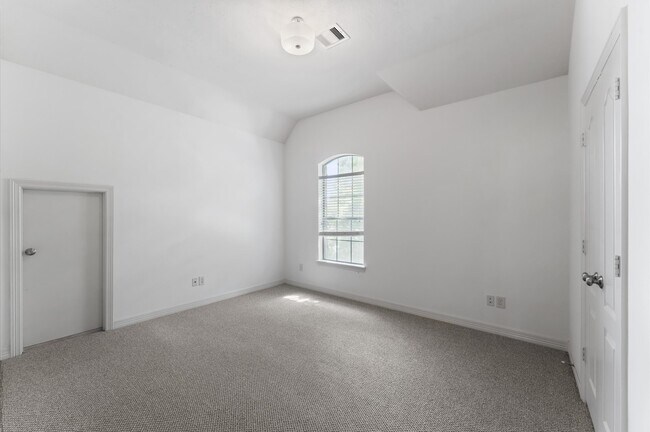 Photo - 361 W Tupelo Green Cir