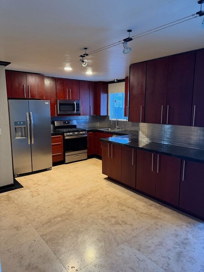 Building Photo - 4 BEDROOMS 2 brand new bathrooms with SPARKLING Pool \ $2795.00/MO