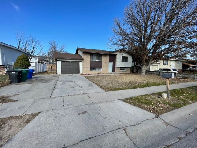 West Jordan Remodeled Four Bedroom; Garage... - West Jordan Remodeled Four Bedroom; Garage... House