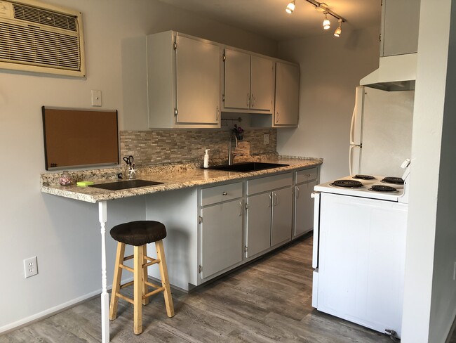 Kitchen - 16138 Beatrice Ave Apartments Unit 5