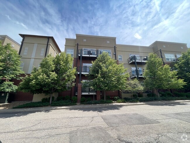 Building Photo - Stylish & Spacious 2-Bedroom Tech Center R... Rental