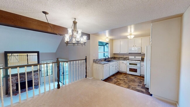 Photo - 3 Bed/2.5 Bath Townhome In Eastside Costa ...