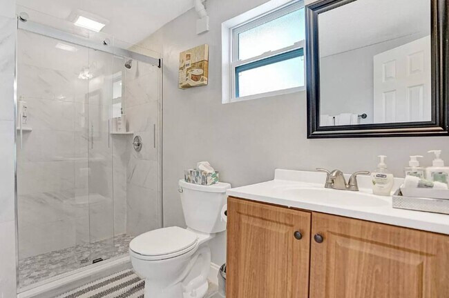 Photo - 408 NE 26th Dr