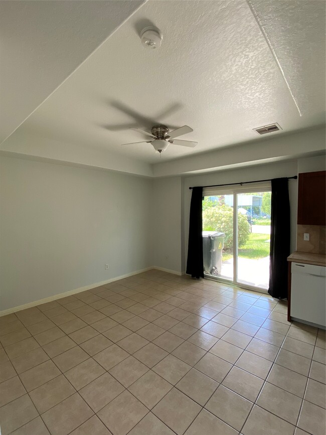 Photo - 3815 Putnam Dr