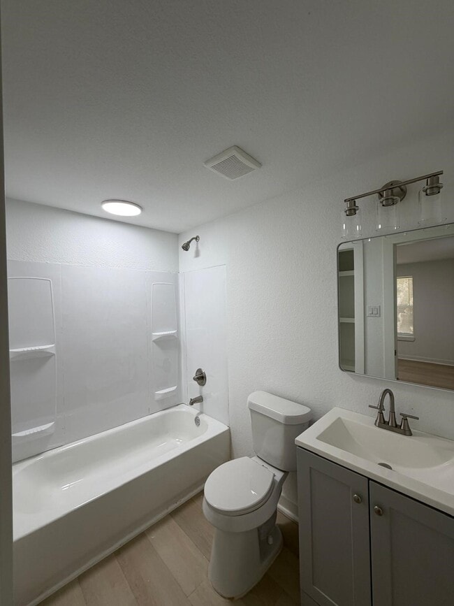 Building Photo - 201 Lowery Dr Unit 2