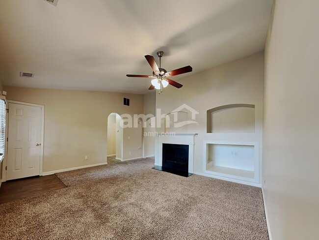 Photo - 614 Fairgreen Trl