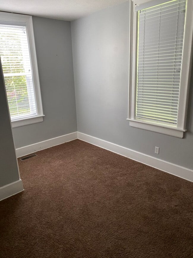 Photo - 4 bed/ 2 bath