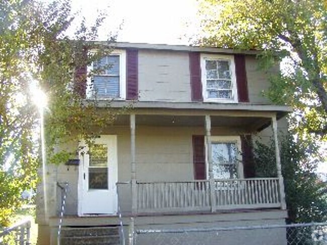 Building Photo - 2 Story Home with Off Street Parking