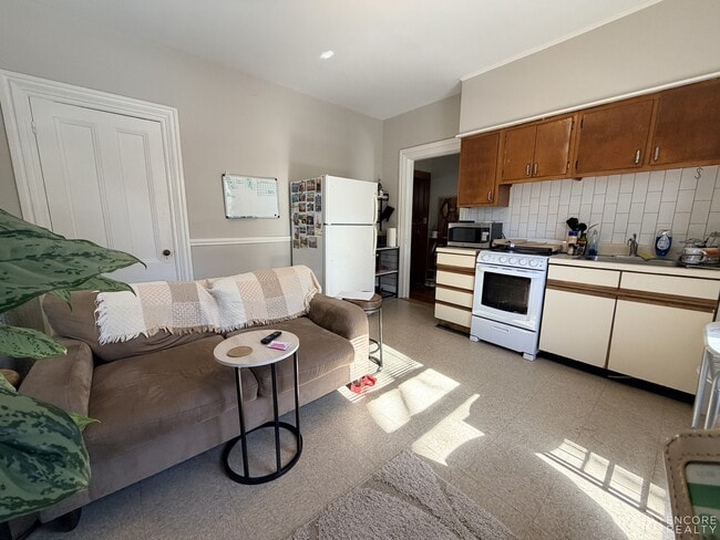 Photo - 8A Forest St. Unit 2R Unidad 2R