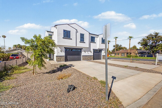 920 E Pasadena Ave