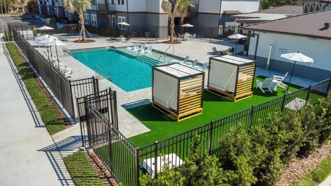 Photo - Everest Largo Apartments