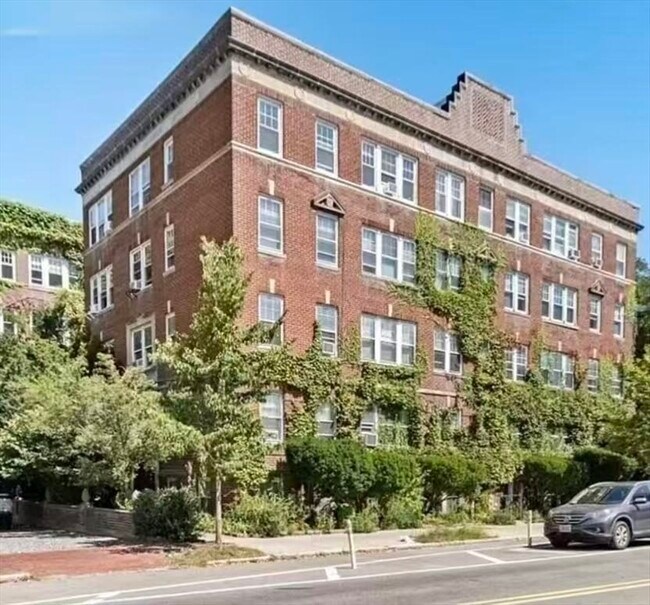 Building Photo - 1699 Cambridge St Unit 7