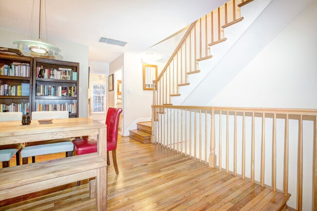 Photo - 1605 Corcoran St NW House