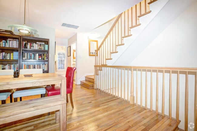 Building Photo - 1605 Corcoran St NW Rental