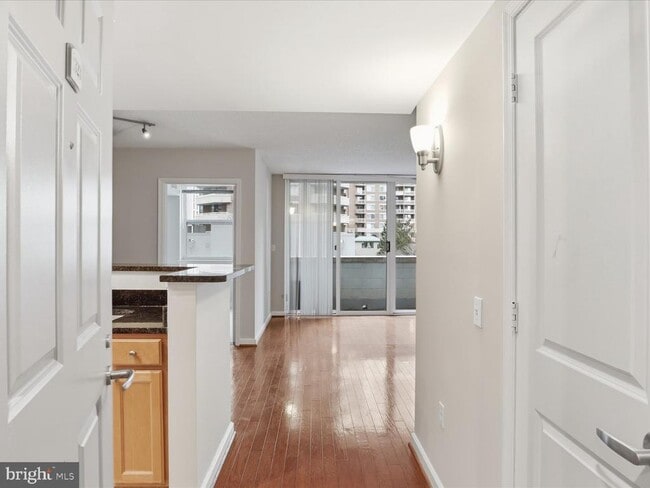 Photo - 880 N Pollard St Unit 323