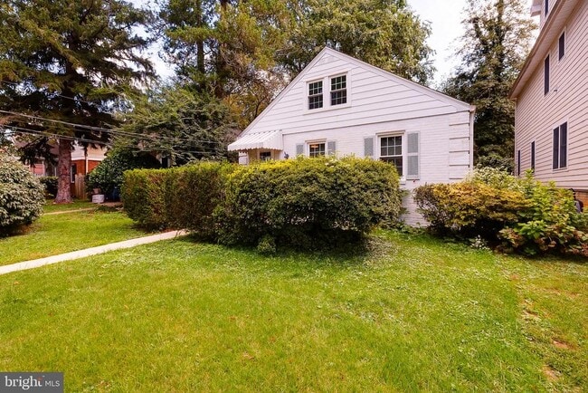 Photo - 4851 Crescent St