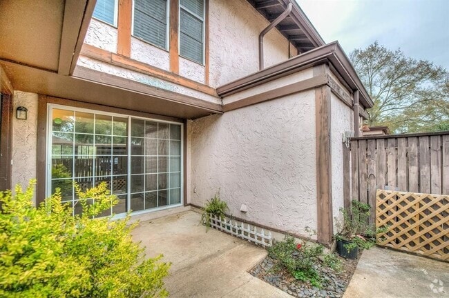 Building Photo - 411 Westwood Dr Rental