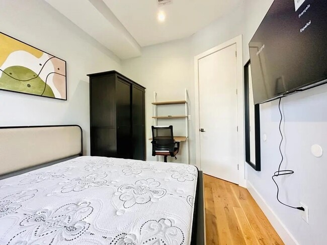 Furnished room/NOT APARTMENT