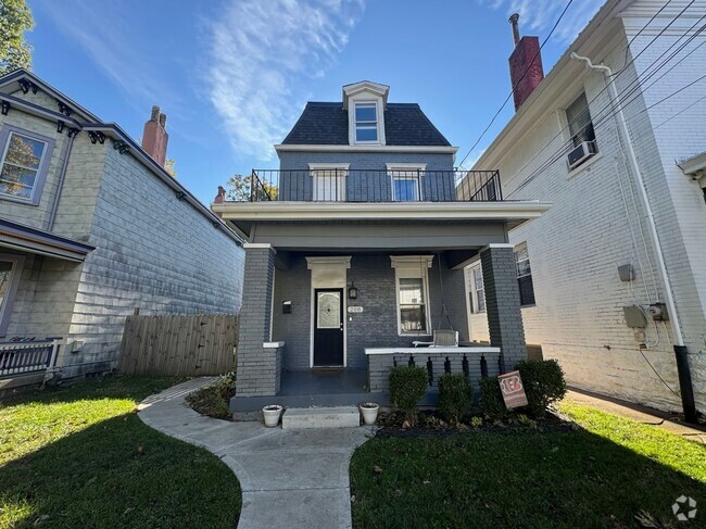 Building Photo - Recently Renovated 4 Bed/2 Bath House in H...