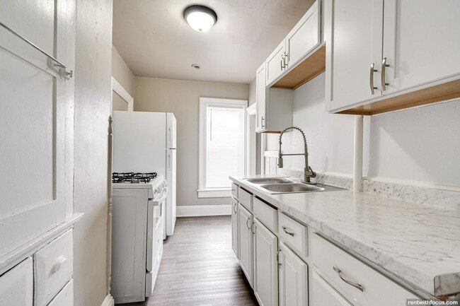 Building Photo - 818/818A Bowen St Unit 818A Rental