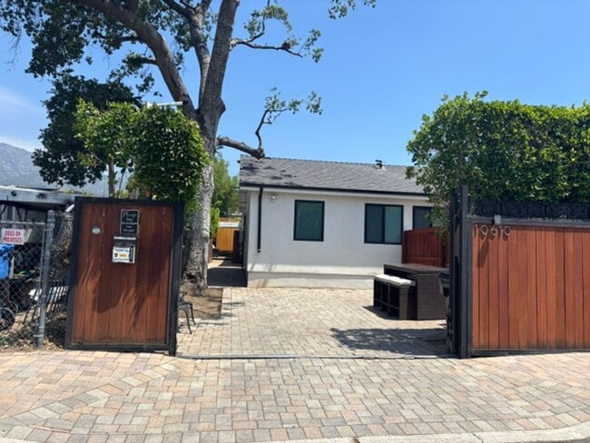 Remodeled 3 Bed 3 Bath House with Jacuzzi ... - Remodeled 3 Bed 3 Bath House with Jacuzzi ...