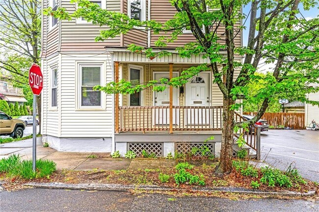 Building Photo - 2 Poplar St Unit 1 Rental