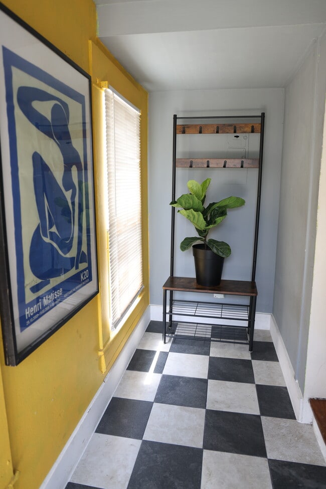 Photo - 405 W Drew St