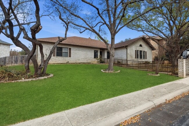 Building Photo - Spacious 4/2.5 in Northwest Crossing