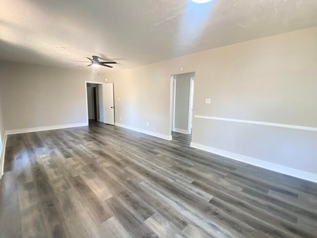 Photo - 2140 Silverdale Rd