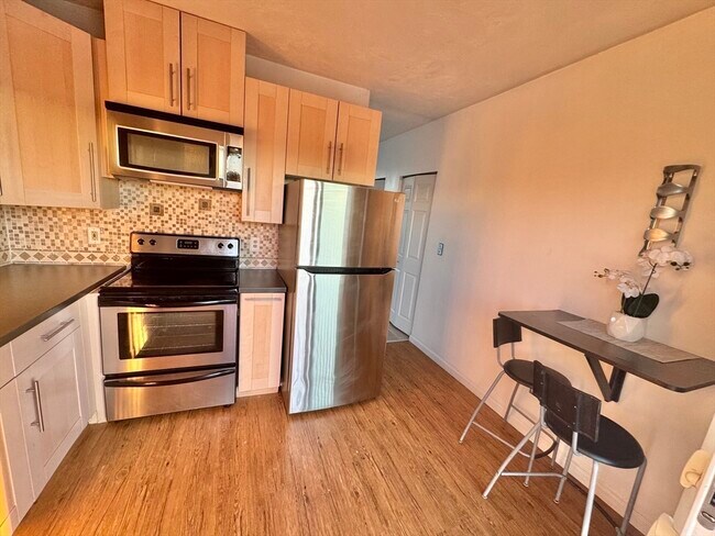 Building Photo - 158 Quincy Ave Unit 158 Rental
