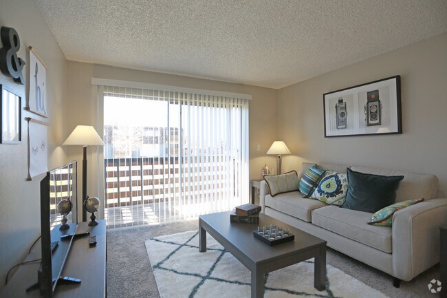 2BR, 1BA - 836 SF