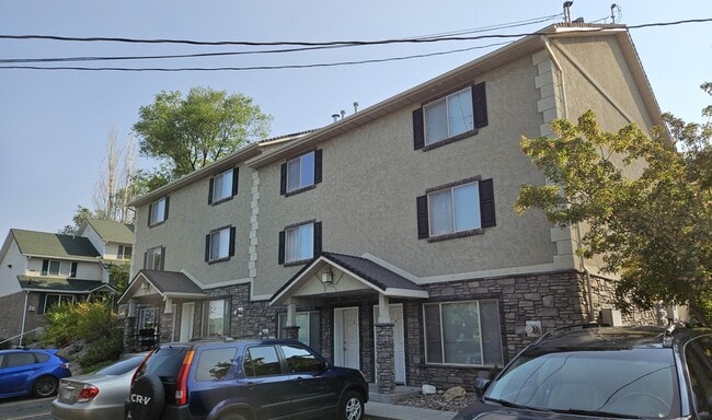 Building Photo - 677 E 600 N