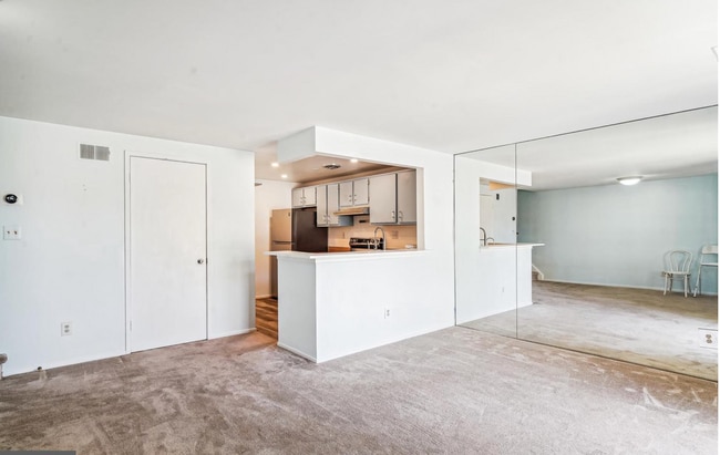 Photo - 8851 Welbeck Way