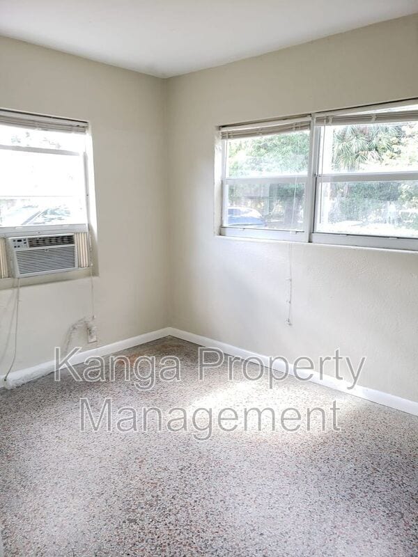 Photo - 3718 Henry Ave